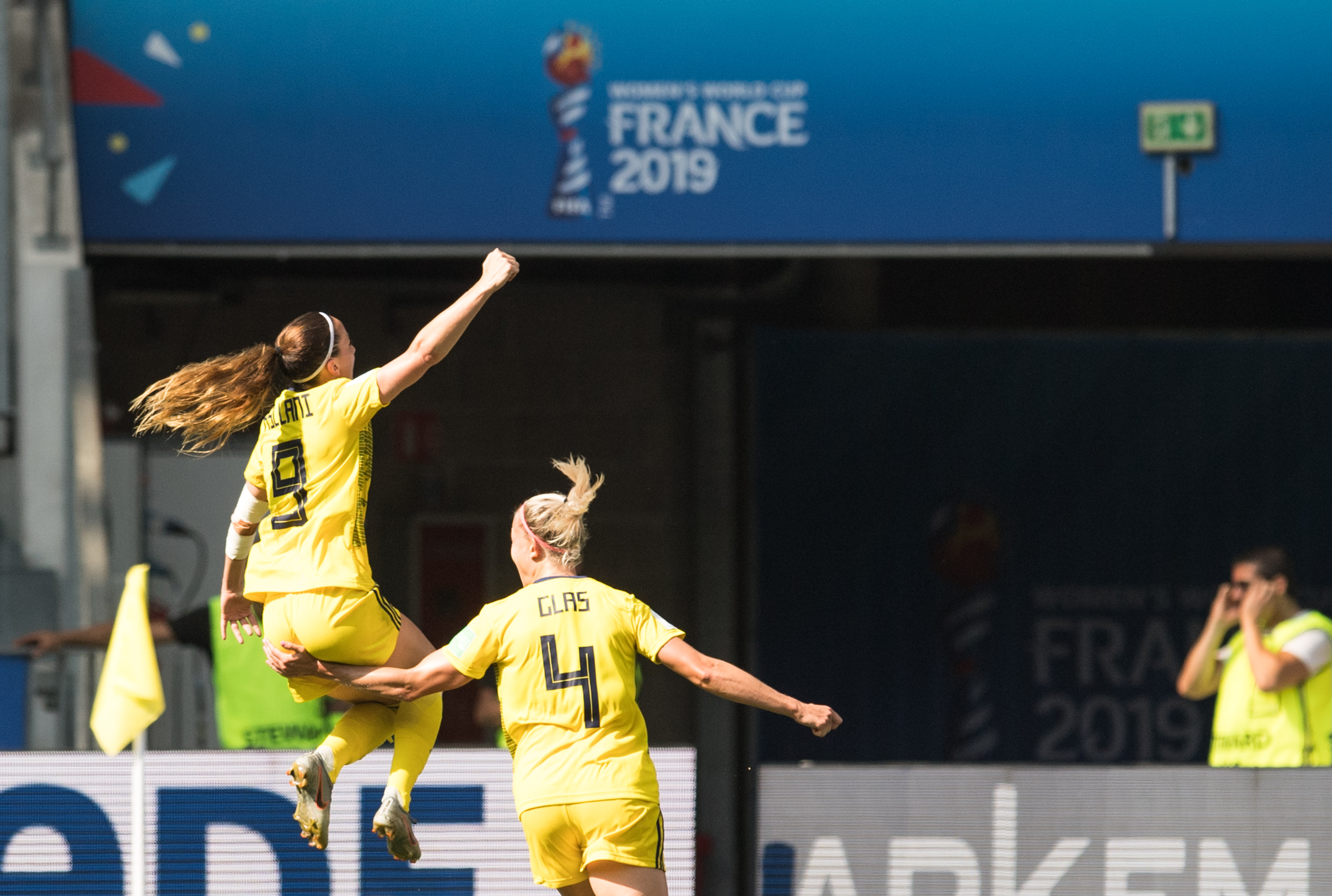 英格兰队绝杀瑞典队，奥恰洛夫点燃赛场