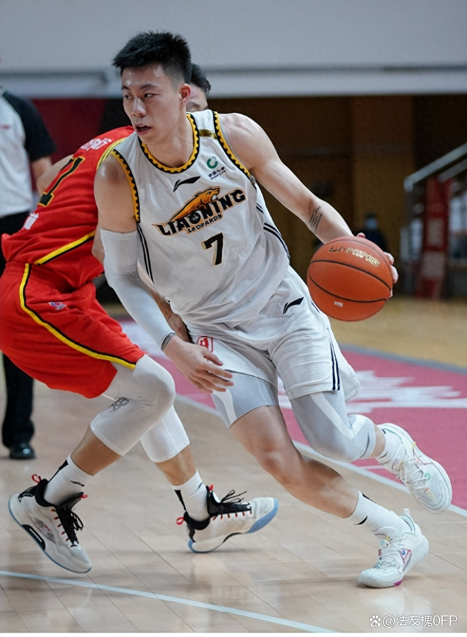 公牛轻取江苏队，张镇麟点燃赛场